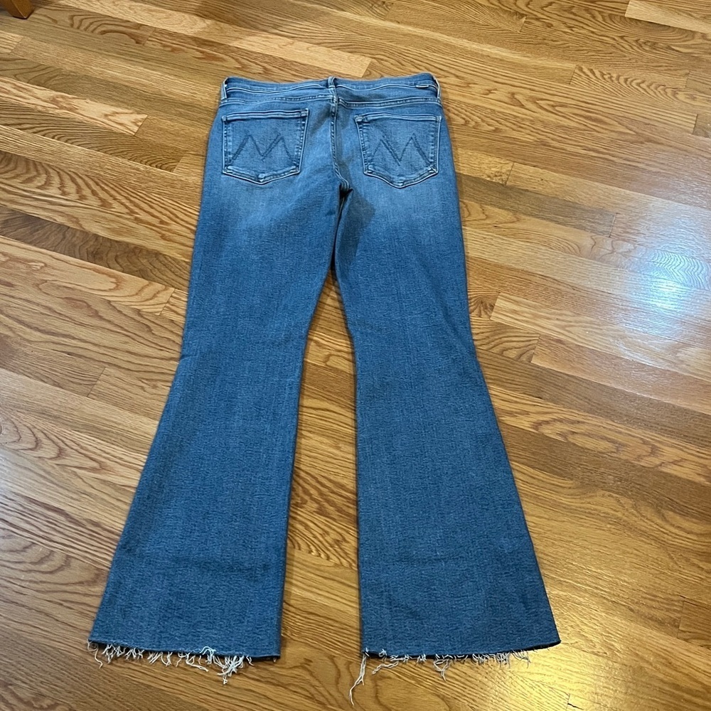 MOTHER The Weekender Fray Jeans Size 32 NWT - Picture 14 of 14